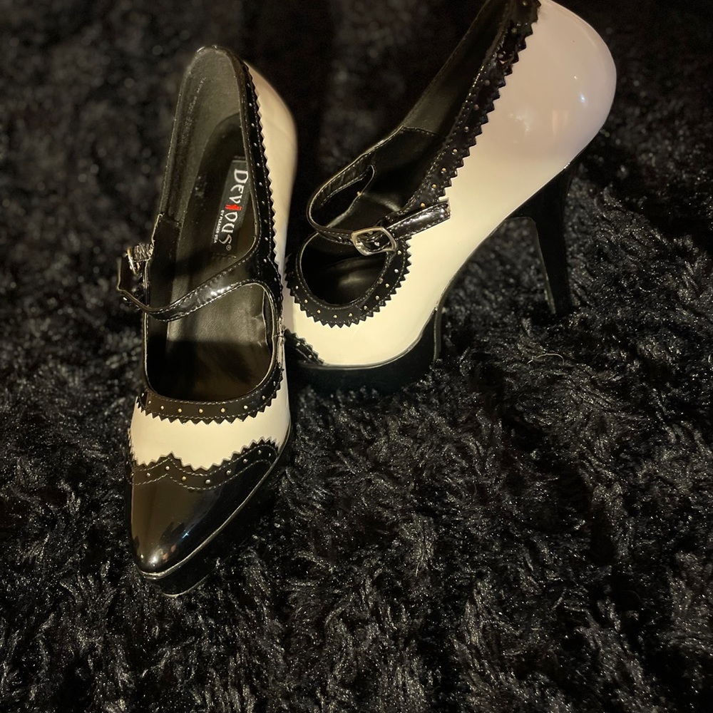 Black and white devious by pleasure